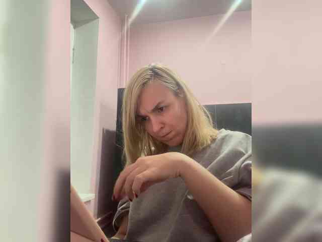 Foxy27 Live Webcam on BongaCams