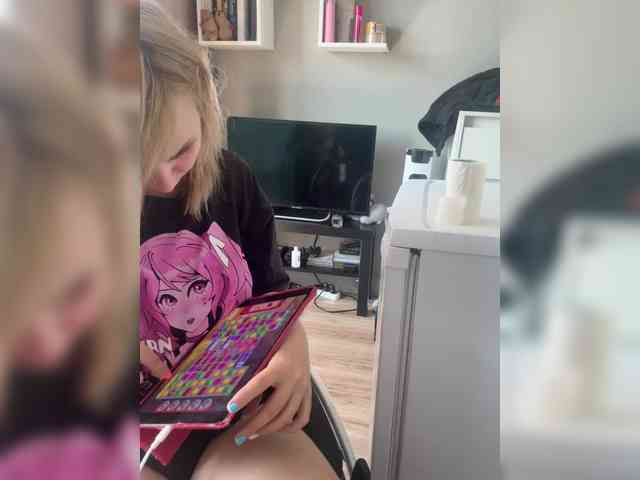 Foxy27 Live Webcam on BongaCams