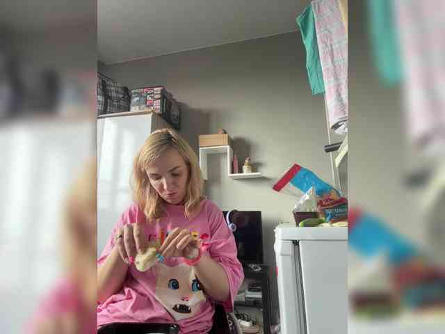 Foxy27 Live Webcam on BongaCams