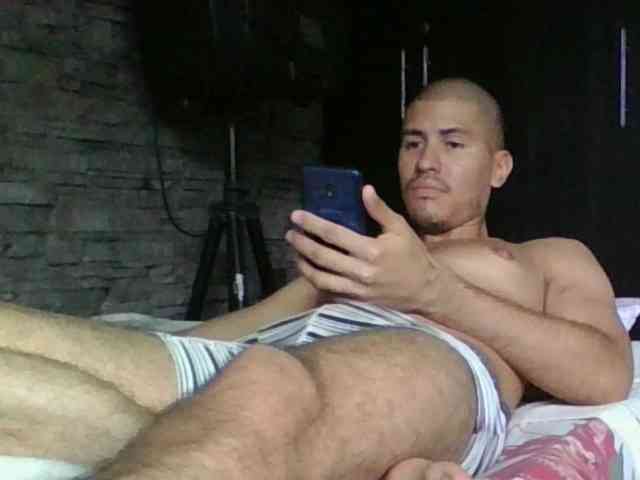 Sexylatin64
