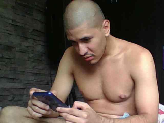 Sexylatin64