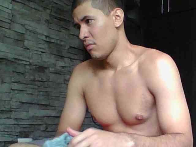 Sexylatin64