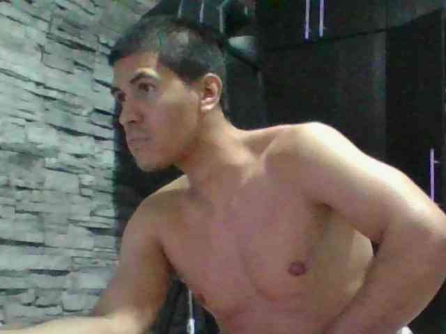 Sexylatin64