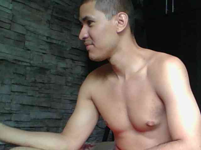 Sexylatin64