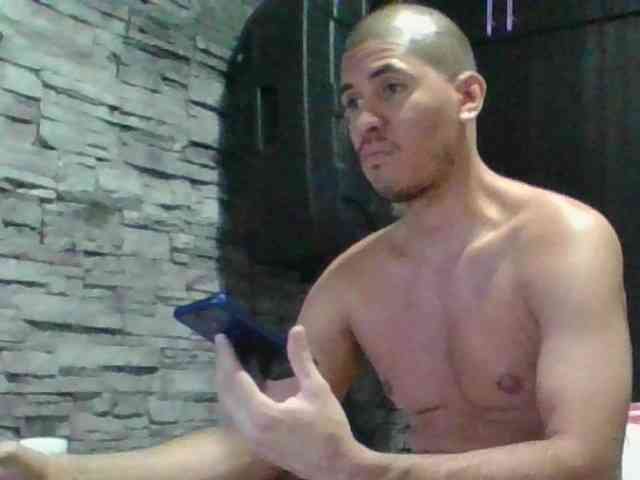 Sexylatin64