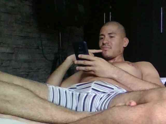 Sexylatin64