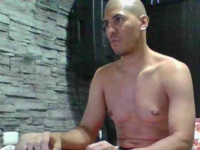 Sexylatin64