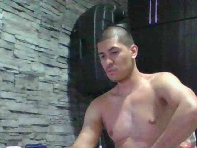 Sexylatin64