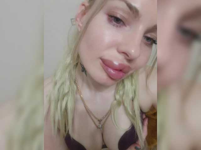 Djesikaa's BongaCams show and profile