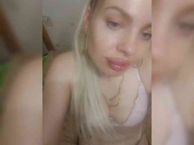 naked livechat Djesikaa