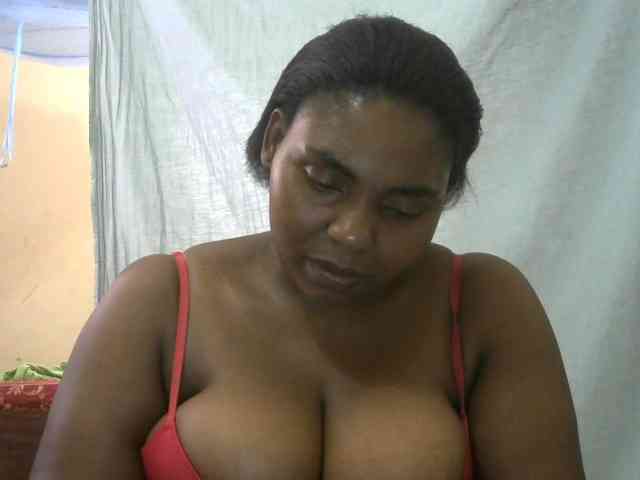 Sweetmama02 Live Webcam on BongaCams