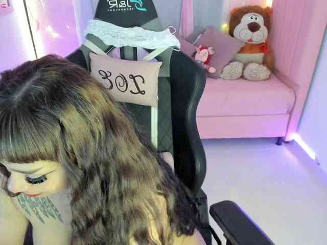 zoe-sullivan webcam