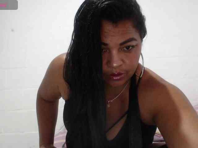 Brunette-Scarleth webcam