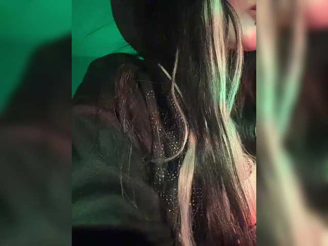 LeCriss's BongaCams show and profile