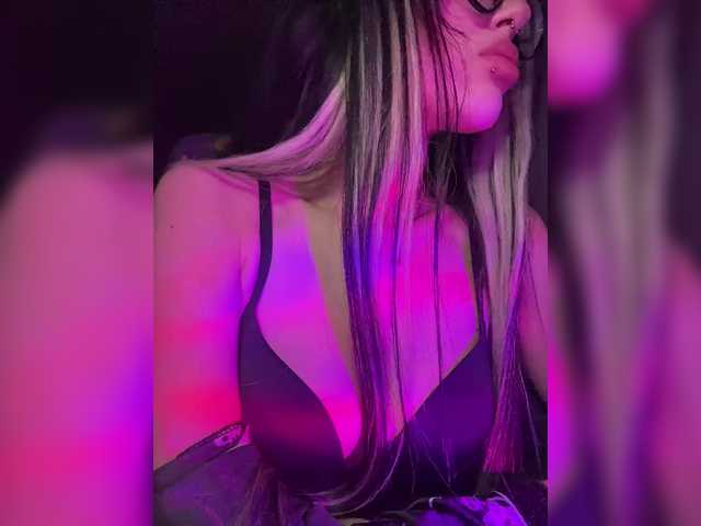 LeCriss's BongaCams show and profile