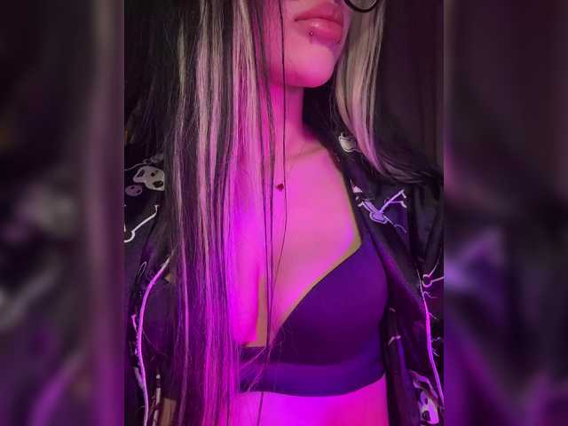 LeCriss's BongaCams show and profile