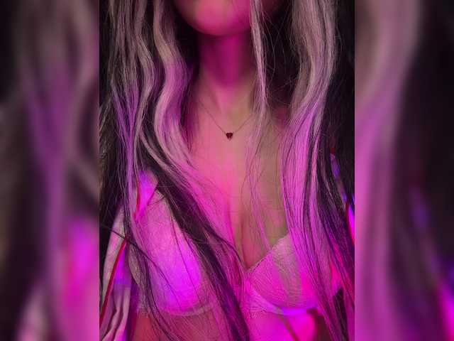 LeCriss's BongaCams show and profile