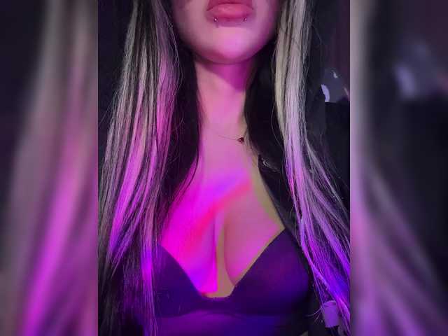 LeCriss's BongaCams show and profile