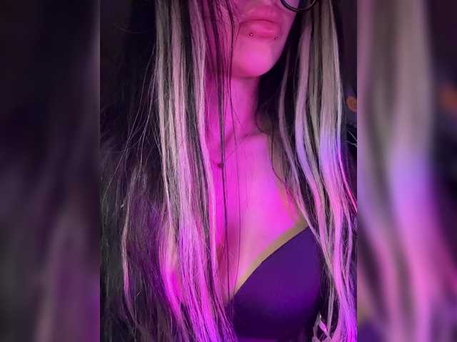 LeCriss's BongaCams show and profile