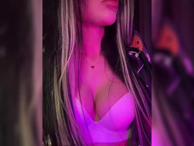 LeCriss's BongaCams show and profile