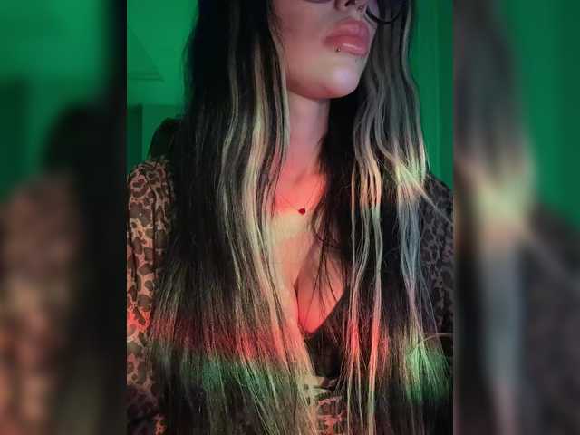 LeCriss's BongaCams show and profile