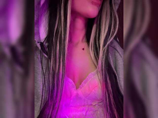 LeCriss's BongaCams show and profile