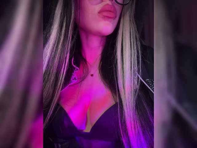 LeCriss's BongaCams show and profile