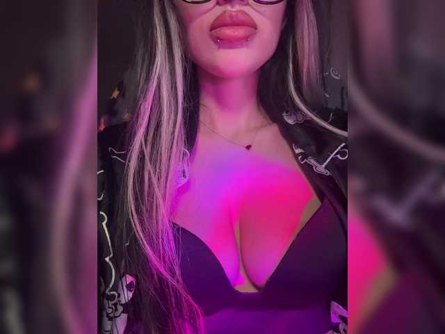 LeCriss's BongaCams show and profile