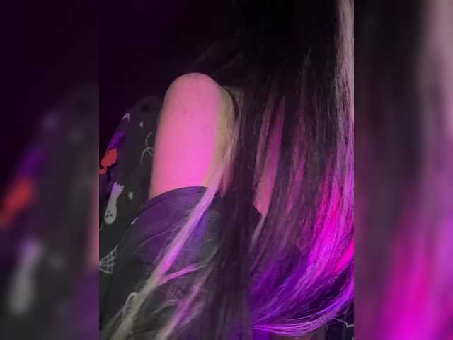 LeCriss's BongaCams show and profile