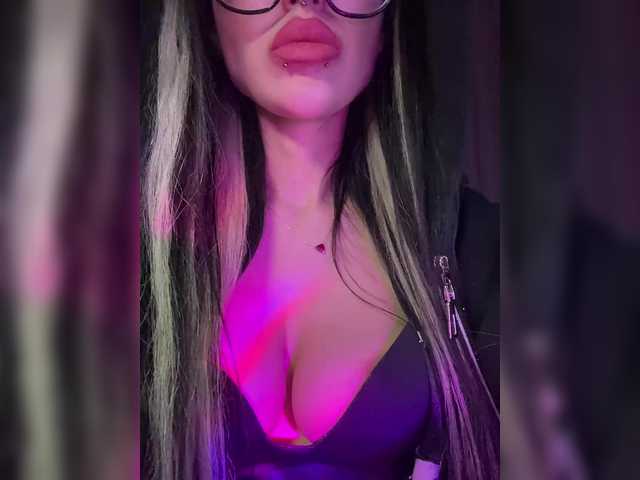 LeCriss's BongaCams show and profile