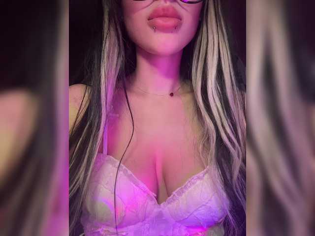 le modèle LeCriss est en webcam porno dans un show sur le site bongacams, il possède les tags suivants: White/Caucasian,Brunette,Shaved