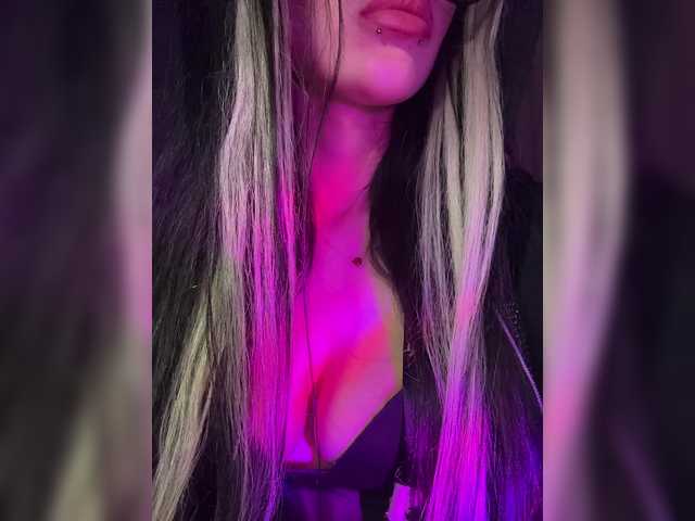 LeCriss's BongaCams show and profile