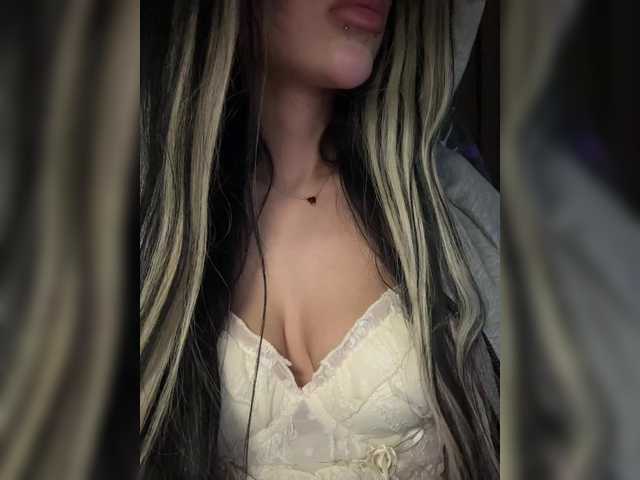 LeCriss's BongaCams show and profile