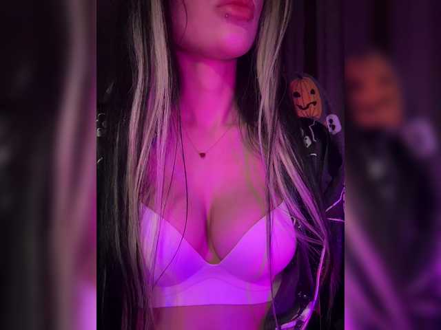 LeCriss's BongaCams show and profile