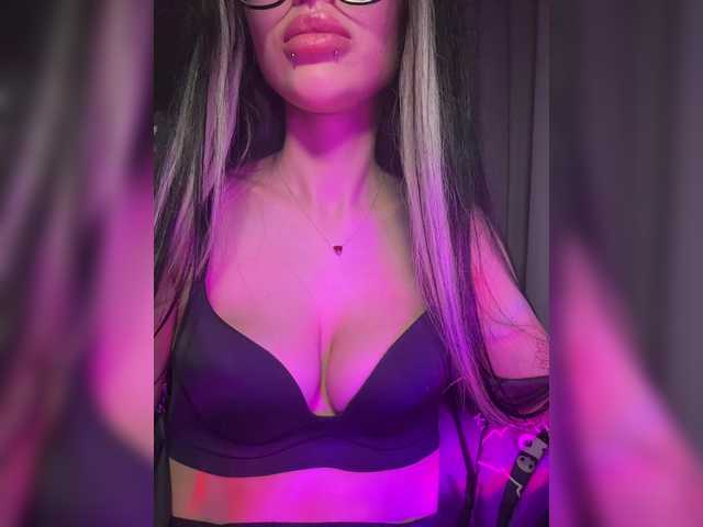 LeCriss's BongaCams show and profile