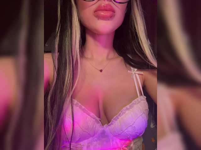 LeCriss's BongaCams show and profile