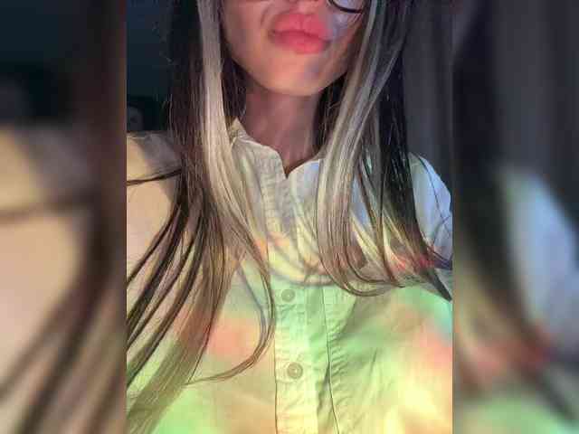 free nude cam LeCriss