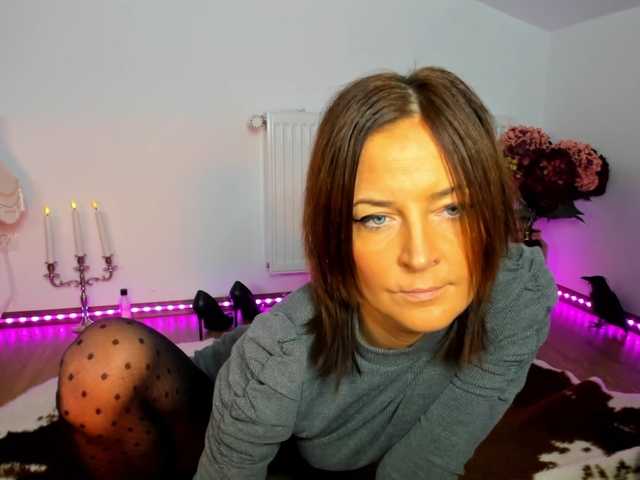 SatyneQueen's BongaCams show and profile