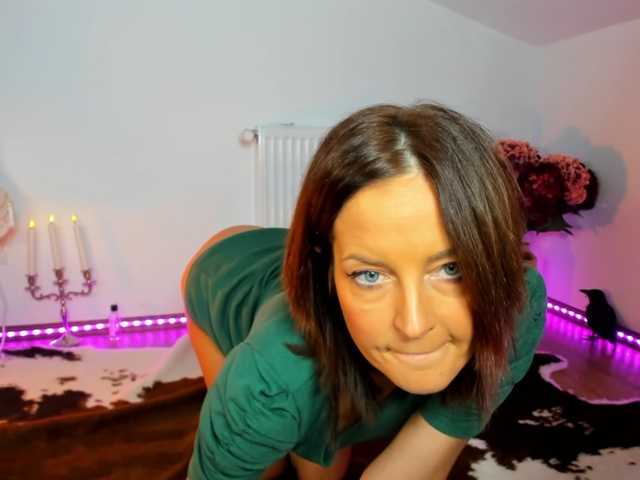 SatyneQueen's BongaCams show and profile