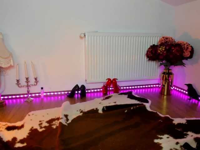 SatyneQueen's BongaCams show and profile