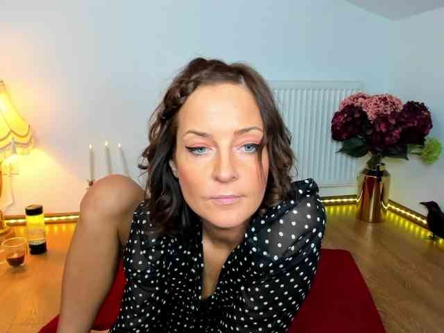 SatyneQueen webcam