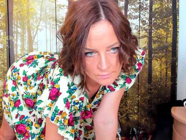 SatyneQueen webcam