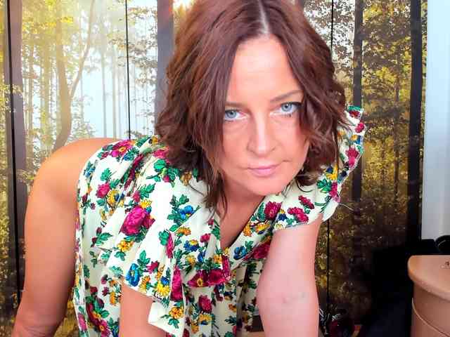 SatyneQueen webcam