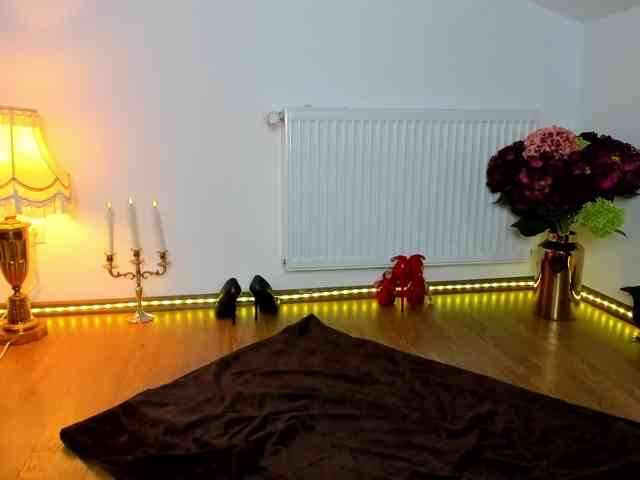 SatyneQueen webcam
