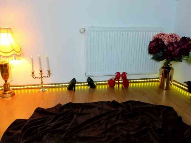 SatyneQueen webcam