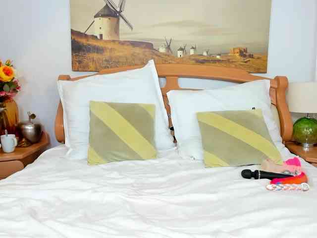 SatyneQueen webcam