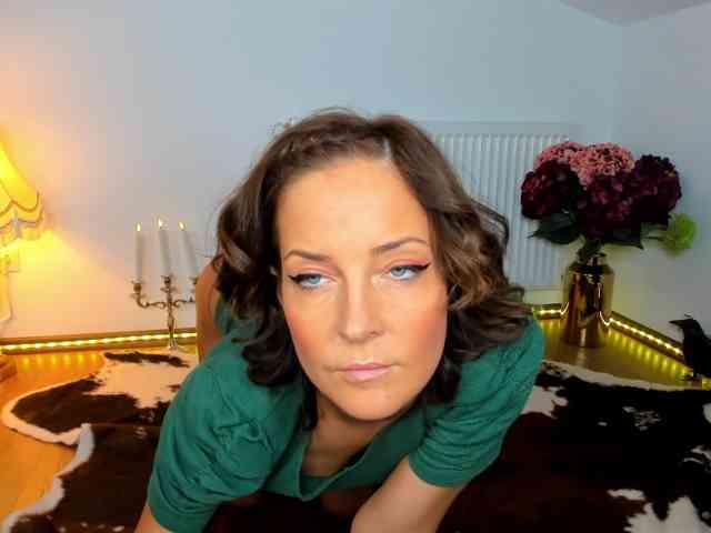 SatyneQueen webcam