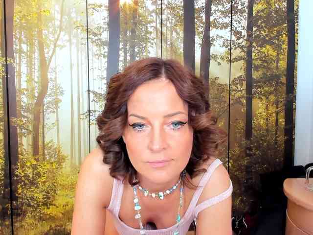 SatyneQueen webcam