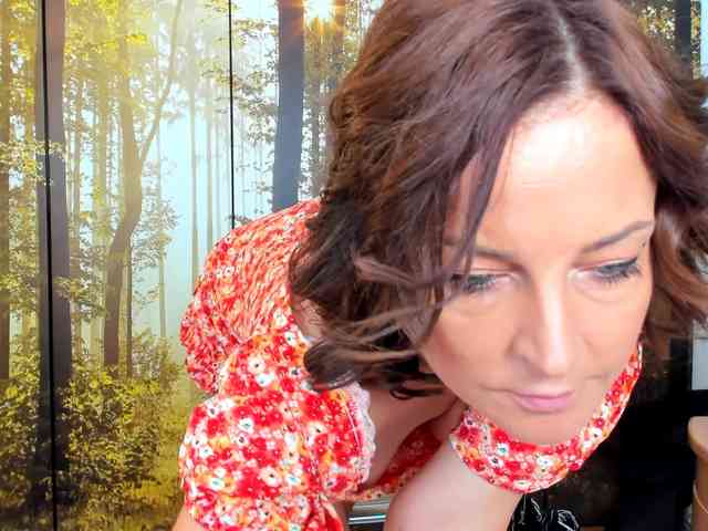 SatyneQueen webcam