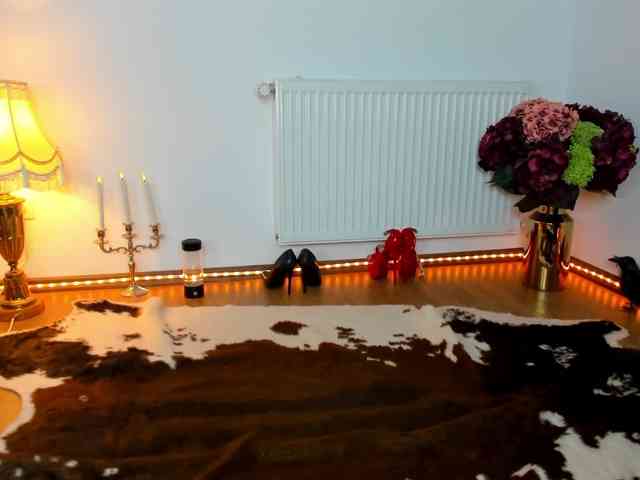 SatyneQueen webcam